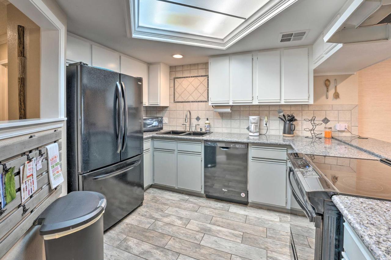 Lake Havasu Condo With Pool Access 1 Block To Beach Lake Havasu City Buitenkant foto